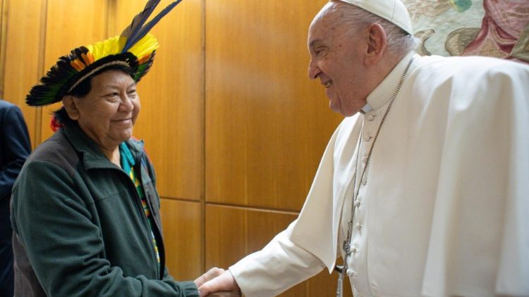 El chamn de los yanomami pide ayuda al Papa para proteger la selva amaznica