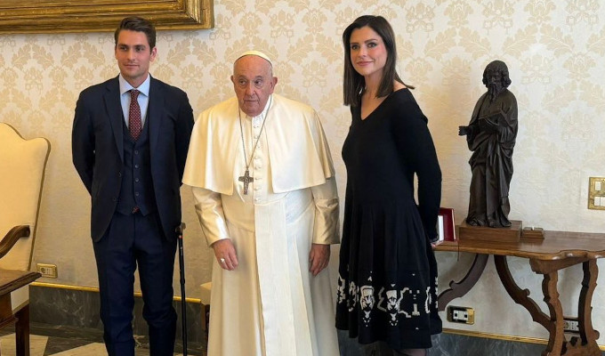 El Papa recibe a Olivia Maurel, activista en contra de la maternidad subrogada
