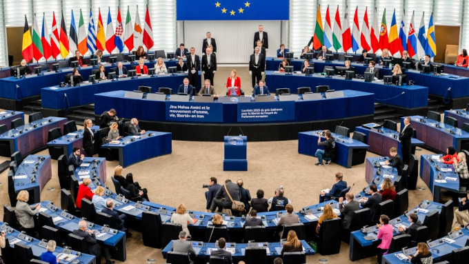 La gran mayora de los europarlamentarios vota a favor de incluir el aborto en la Constitucin Europea