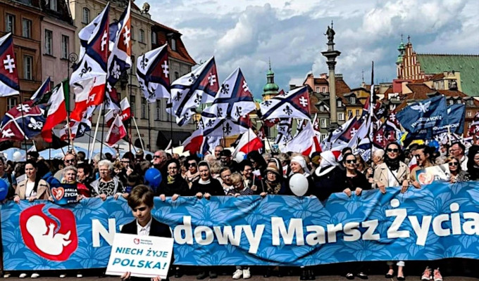 Cincuenta mil polacos participaron en Varsovia en la Marcha Nacional por la Vida