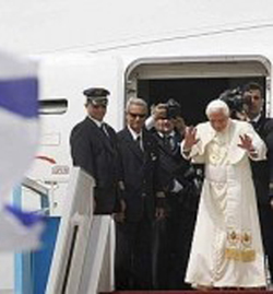 En su despedida de Tierra Santa, el Papa pide que se rompa el crculo de la violencia