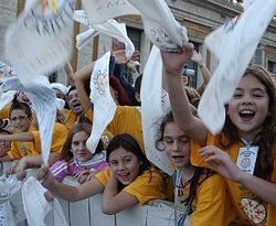 El Papa recibe a siete mil nios y les habla de su infancia