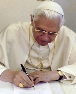 El Papa podra estar preparando en Castelgandoldo su cuarta encclica 