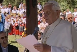 El Papa se va de los Alpes tras mantener un encuentro con jvenes salesianos