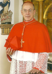 El cardenal Cipriani asegura que cada vez pide ms a sus sacerdotes que den la comunin en la boca