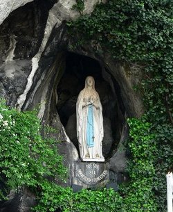 Milagro en Lourdes: sana una mujer enferma de esclerosis lateral amiotrfica
