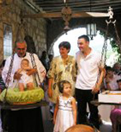 Jvenes familias presentaron ms de 30 bebs a la Virgen de Torreciudad en su fiesta de agosto