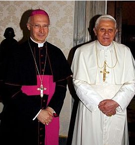 El Cardenal Bagnasco destaca la felicidad del Papa tras recibir el cariño de los fieles el pasado domingo