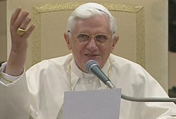 Benedicto XVI recuerda a los obispos que una de sus tareas esenciales es ayudar a los sacerdotes