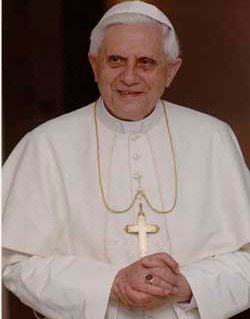 Benedicto XVI asegura que la globalización y el relativismo llevan a un estilo de vida que prescinde de Dios