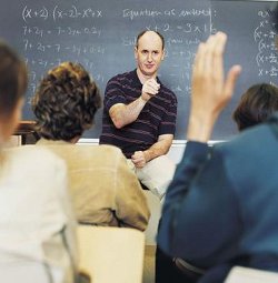 Tres de cada cuatro españoles son favorables a otorgar más autoridad a los profesores