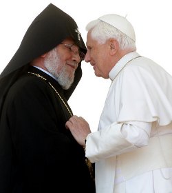 Benecicto XVI felicita al Patriarca de los armenios en el dcimo aniversario de su eleccin