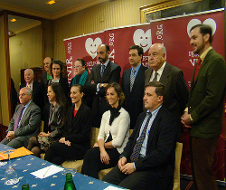 Hombres y mujeres-anuncio de DAV pasearn por el Congreso el mircoles durante la votacin de la ley del aborto