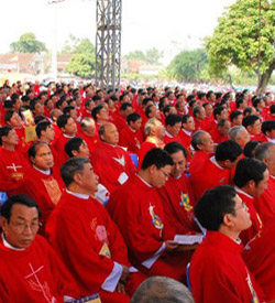 El Papa anima a los catlicos del Vietnam a que evangelicen su pas