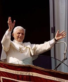 Benedicto XVI recuerda que el fin del hombre no es el bienestar, sino Dios mismo