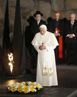 Benedicto XVI: «La visita a Yad Vashem supuso un encuentro sobrecogedor con la crueldad humana»