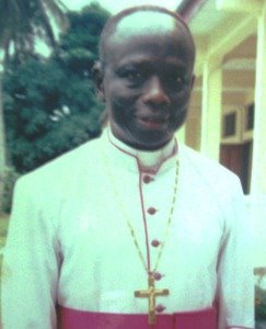 Monseñor Adnavo Mbia: «Tememos una nueva masacre como la de la Navidad del 2008»
