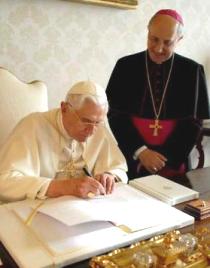 Benedicto XVI afirma que los nuevos movimientos eclesiales son un regalo de Dios a la Iglesia