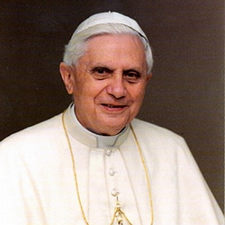 Benedicto XVI alaba el celibato de los sacerdotes