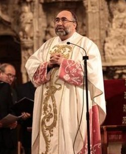 Monseñor Sanz Montes resalta la dimensión espiritual del Camino de Santiago ante los Príncipes de Asturias