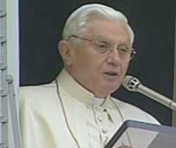 Benedicto XVI: La caridad es el distintivo del cristiano