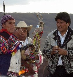 Evo Morales participa en un Te Deum sincretista