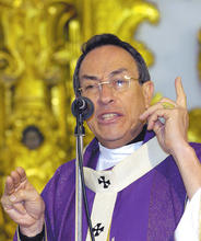 Cardenal Rodríguez Maradiaga: «Se creen dioses que pueden hacer lo que quieren con las leyes»