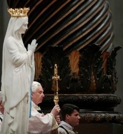 Benedicto XVI: «El Magnificat es el canto de quien confía en la obra redentora de Dios»
