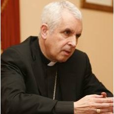 Monseñor Quinteiro: «Tenemos que acercarnos a los jóvenes, porque una casa sin hijos se viene abajo»