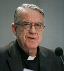 Lombardi argumenta que los abusos sexuales se dan también fuera de la Iglesia