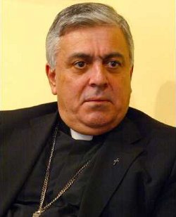 El obispo de Tenerife recuerda que dos de cada tres abusos a menores se dan en la familia