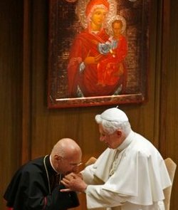 El Papa recuerda ante los obispos italianos que no se debe adecuar el Evangelio al mundo