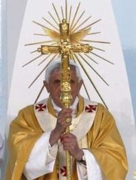 Benedicto XVI: «La resurrección de Cristo nos asegura que ningún poder adverso podrá jamás destruir la Iglesia»