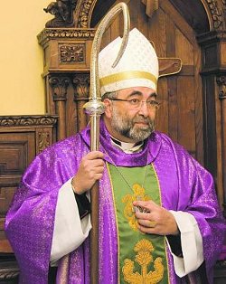Monseñor Sanz Montes se despide de Jaca pidiendo que su próximo obispo no lo sea también de Huesca