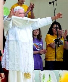 Benedicto XVI les dice a los jóvenes que tienen que vivir y no vegetar