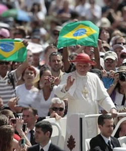 El Papa pide que la fe sea siempre guardada, defendida y transmitida en su pureza e integridad