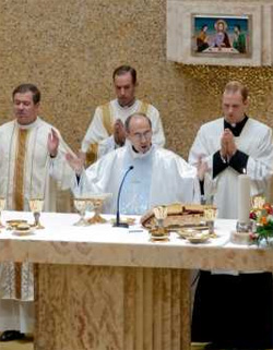 Mons. Velasio de Paolis ratificó que unos sesenta Legionarios de Cristo serán ordenados sacerdotes en diciembre