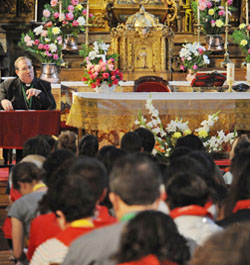 Los 12.000 jóvenes de la Peregrinación y Encuentro en Santiago participaron anoche en la Vigilia de oración