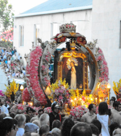 Mons. Martínez Camino: Dios ha dado a la Virgen María, «parte en la victoria de su Hijo contra el mal y la muerte»