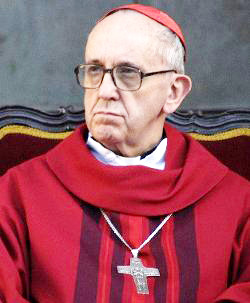 El Cardenal Bergoglio presenta su renuncia al Papa al cumplir 75 aos