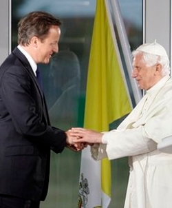 David Cameron a Benedicto XVI: Gracias por habernos hecho sentar y reflexionar