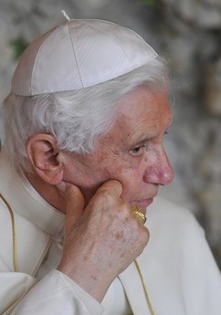 Benedicto XVI pide que el «ethos» católico impregne todos los ámbitos de los centros educativos de la Iglesia