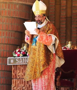 Mons. Sanz Montes a las familias: Contad a los vientos la belleza y la alegra de fiarse de Dios