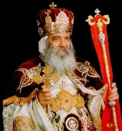 Decenas de miles de coptos egipcios dan su adios al Patriarca Shenuda III