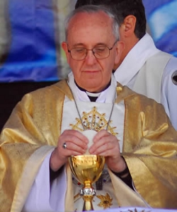 El Cardenal Bergoglio pide a la Virgen una patria para todos sin excluidos ni explotados