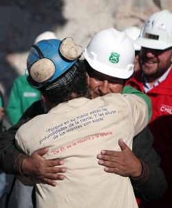 Chile, un pas unido y feliz tras el rescate de sus mineros