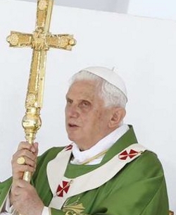 Benedicto XVI a los sicilianos: «¡No tengan miedo de oponerse al mal!»
