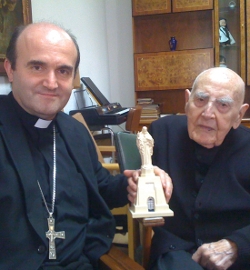 Cumple cien aos un sacerdote cannigo de la Catedral de San Sebastin