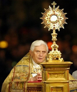 Benedicto XVI asegura que hay una primavera eucarstica en la Iglesia