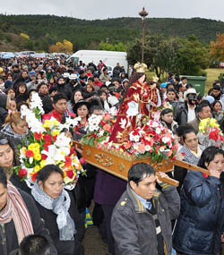 Reunin de ecuatorianos en torno a la Virgen del Quinche en Torreciudad